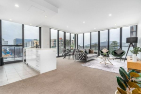 Roomy 2BR 2BA City-Centre Apt